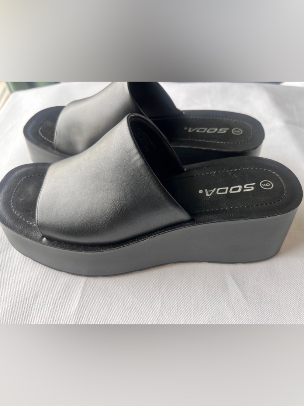 Soda Black Platform Slide Mules NWOT SIZE 9 women’s